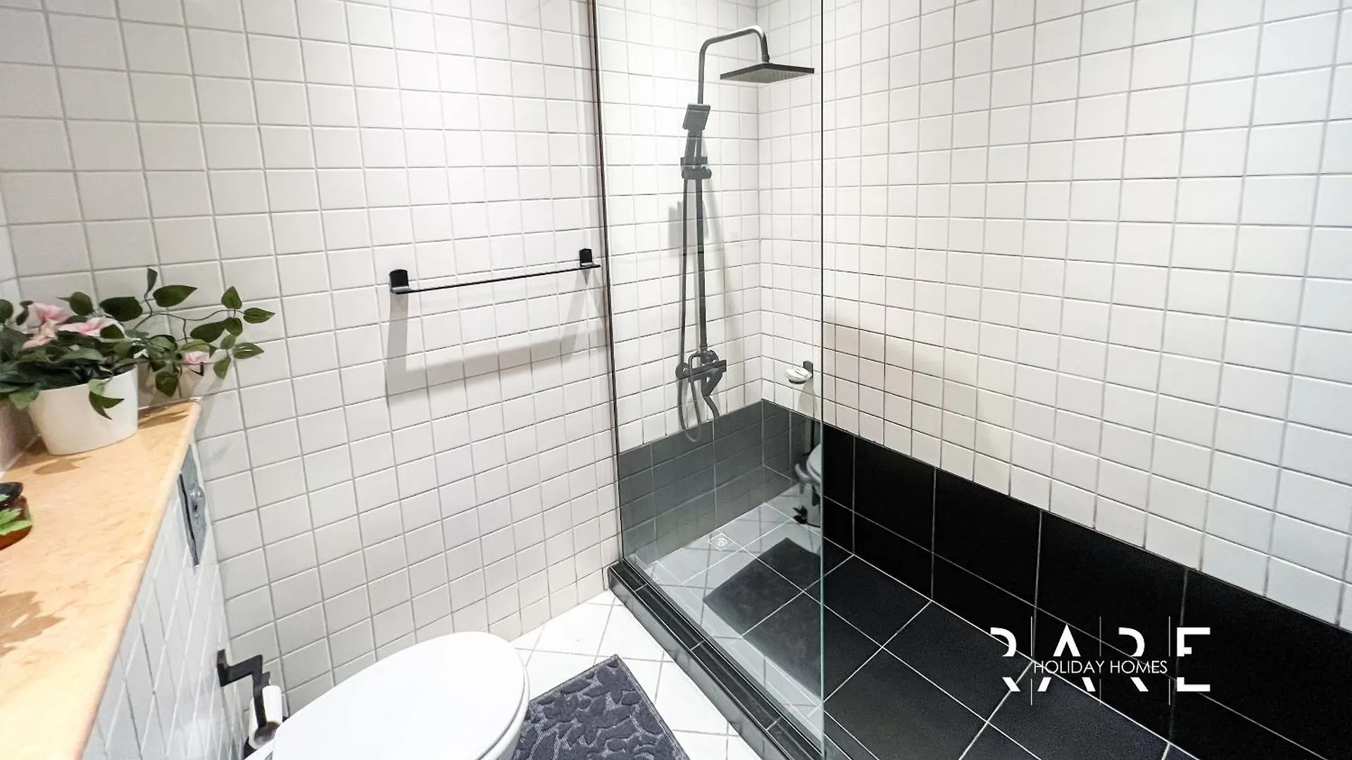 Apartment Rare Holiday Homes - Marina Quays West Tower - Near Marina Mall - R1003 - Dubai Marina United Arab Emirates
