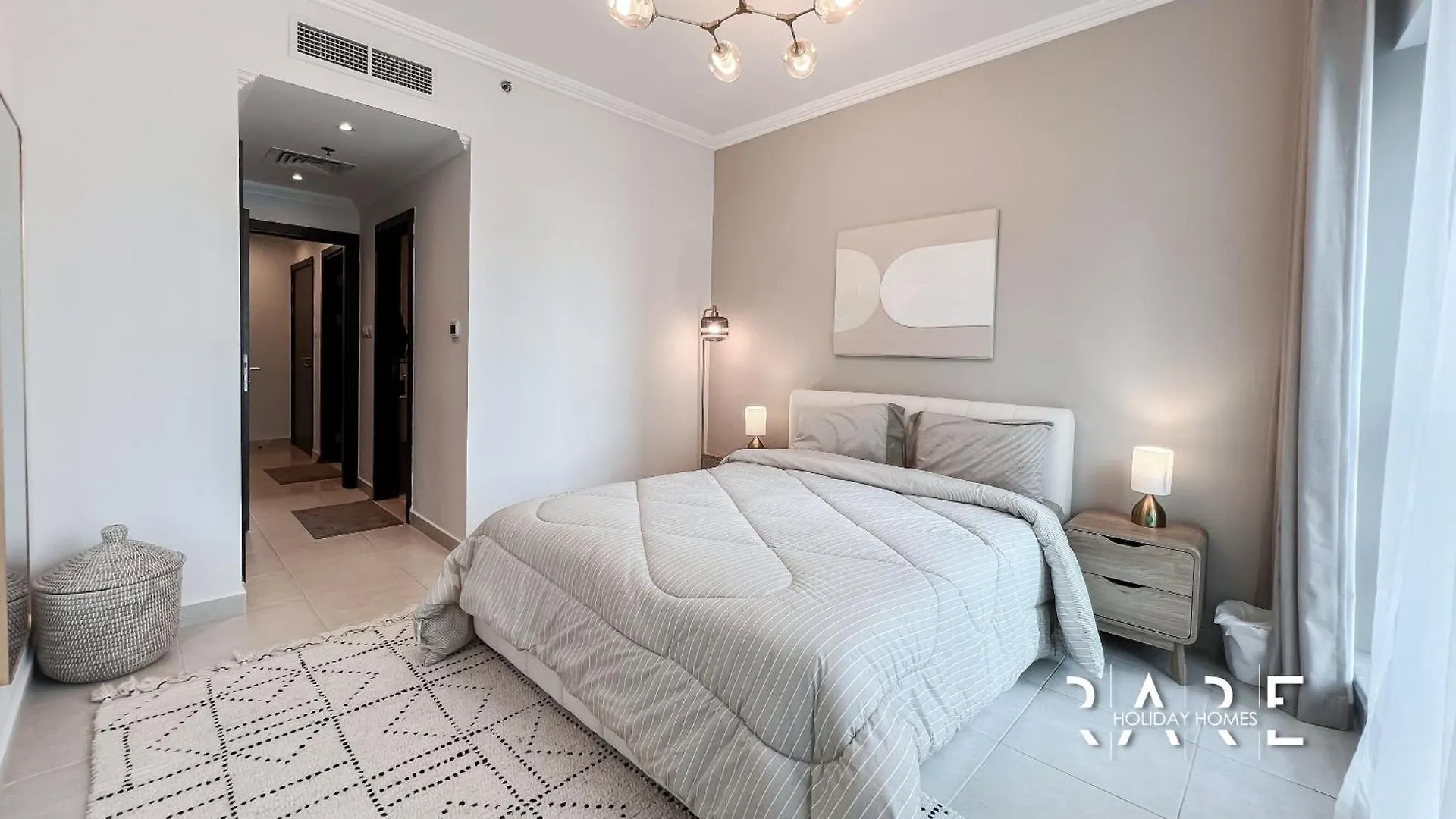 Rare Holiday Homes - Marina Quays West Tower - Near Marina Mall - R1003 - Dubai Marina